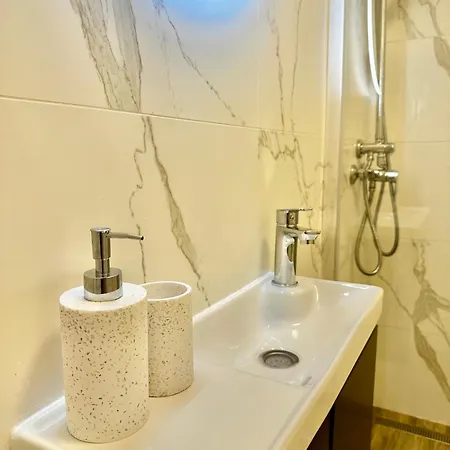 Modern Island Stay Near Beach In Hvar *