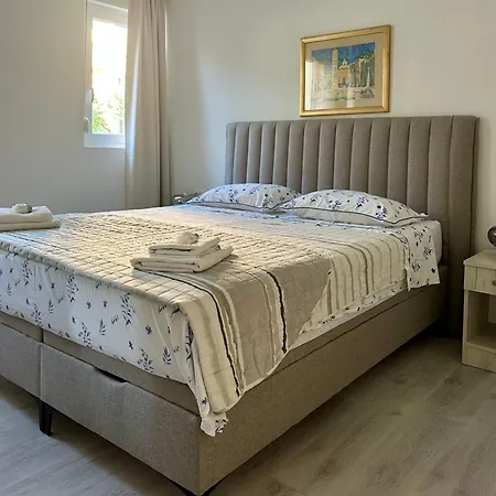Modern Island Stay Near Beach In Hvar