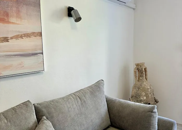 Cozy Modern Amphora-beach Near *